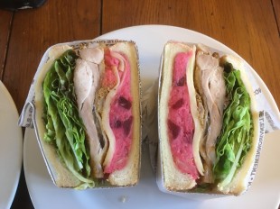 ビーツボテトサラダ　サンド