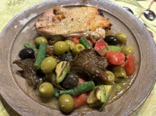 チキンのローストとキノコのマリネのサラダ