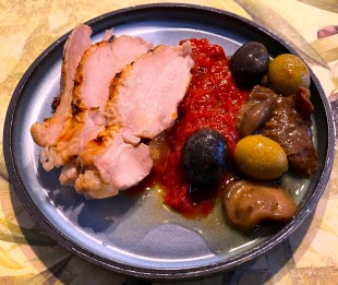 ローストチキン、オリーブとキノコのマリネ