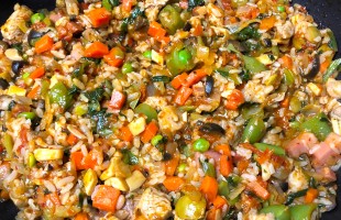 野菜とチキンのリゾットペーストロッソ風味