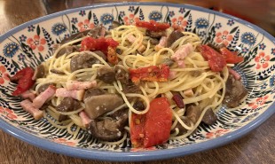 きのこのマリネとセミドライトマトのスパゲッティ