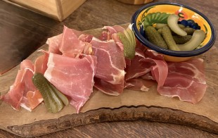 プロッシュートとコルニッション